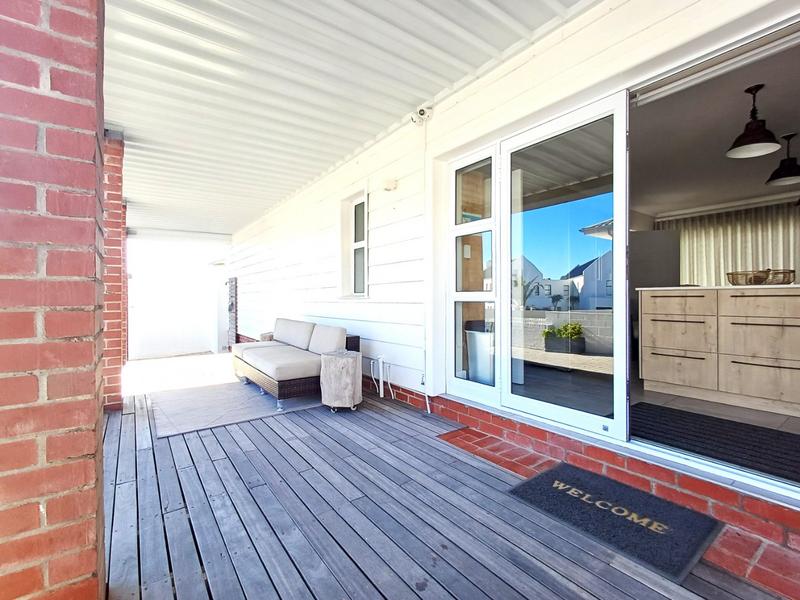 5 Bedroom Property for Sale in Pearl Bay Western Cape